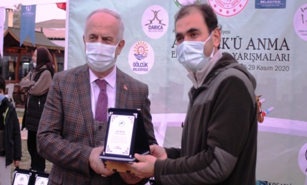 Derince Belediye Başkanı Aygün'e Plaketi Demircioğlu'ndan