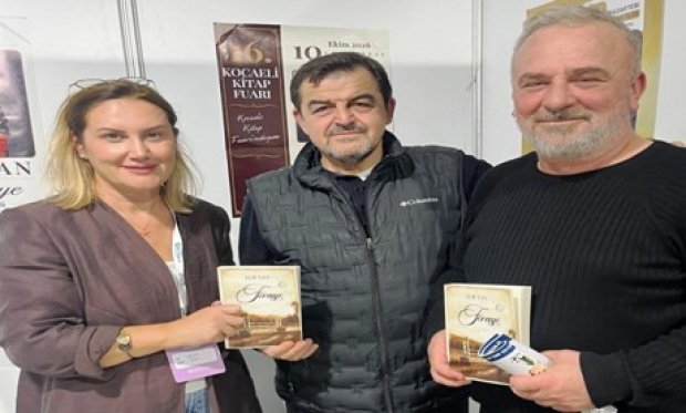 KASK Başkanı İbrahim Aydın, Feraye'nin yazarı Elif Sarıgülle Tan'a kitabını imzalattı