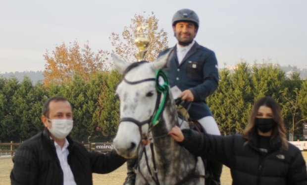 Kocaeli Büyükşehir Belediyesi Kupasını Sencer Horasan Atı Claytman'la kazandı